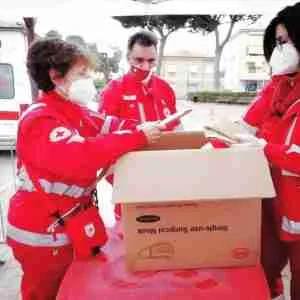 Consegna mascherine 01 - CRI Donoratico